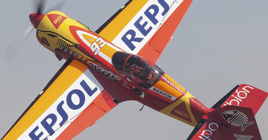 D. Álvaro de Orleans-Borbón y el Equipo Nacional de Vuelo Acrobático galardonados por su trayectoria y méritos deportivos